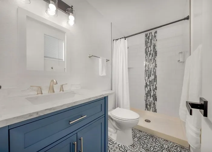 Pool, Davis Monthan Afb, 4 Bedroom 2 Ba, Renovated Holiday home Tucson