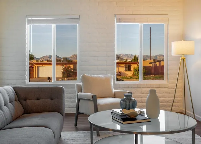 Pool, Davis Monthan Afb, 4 Bedroom 2 Ba, Renovated Holiday home Tucson